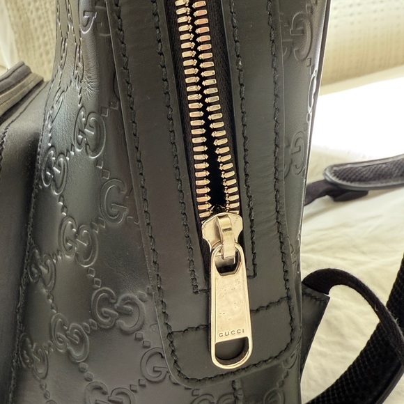 Gucci Signature Backpack GG Monogram Front Zipper Pocket/Embossed Black - Picture 5 of 8